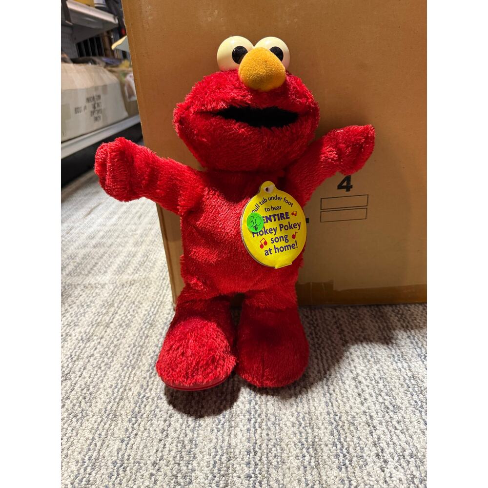 2002 Fisher Price Hokey Pokey Elmo - with tags